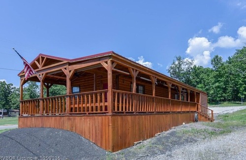 Cookson Cabin | Chicken Creek Cabin, 1 mile from Chicken Creek Boat Ramp.
