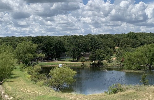 Chico House | Chico Texas Waterfront Ranch 20 acre Country Fishing Cabin Sleeps 11