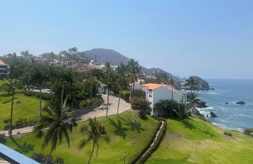Manzanillo Condo | Chihuahua 144, Charming 2-bedroom, ocean front, AC, king bedroom, loft bedroom