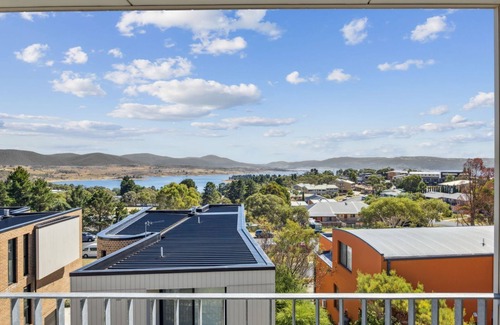 Jindabyne House | Chilam C embraces open plan living with a combined kitchen/dining/living area