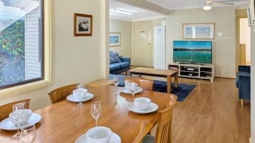 Basin View House | Chill Out at the Basin by Experience Jervis Bay