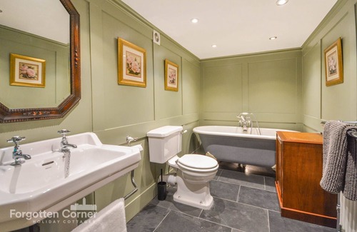 Cawsand Cottage | Chinery-Smith Cottage - sleeps 6 guests in 3 bedrooms