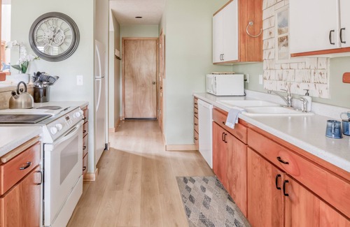 Shorepine Village House | Chinook - Two Bedroom w/Loft*Beach Access*Dog Friendly*BBQ*Beach Cruisers*WIFI