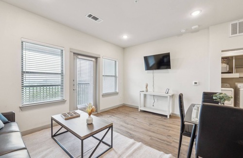 Cleburne Apartment | Chisholm Trace 1233 I Spacious 1 Bed 1 Bath