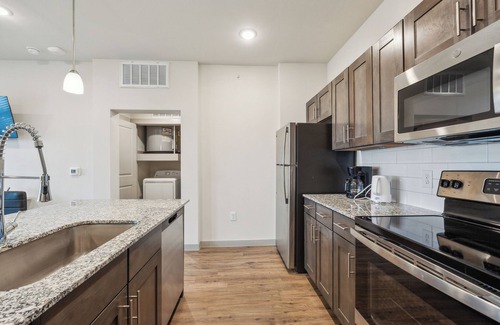 Cleburne Apartment | Chisholm Trace 1233 I Spacious 1 Bed 1 Bath