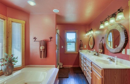 Pagosa Springs Cabin | CHOOSE LEGACY MOUNTAIN LODGE, AND ENJOY BEAUTIFUL MOUNTAIN VIEWS!