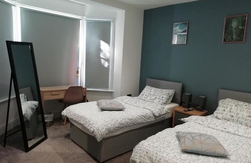 Ipswich House | Christchurch park holiday homes