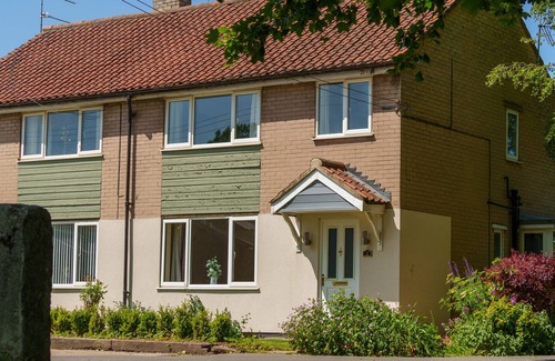 Loversall House | CHURCH VIEW COTTAGE, pet friendly, with hot tub in Doncaster