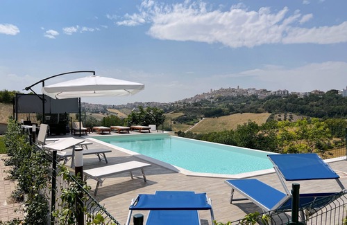 Montegranaro House | Ciarpella house with private pool for up to 13 people a few km from the sea