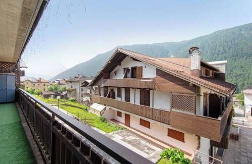 Auronzo di Cadore Apartment | Ciasa 'Valentina' with Mountain View, Balcony and Wi-Fi