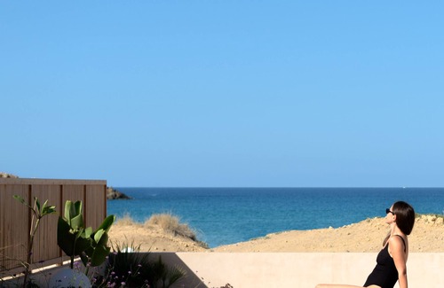 Karteros Villa | Cicada Thea Suite, Elegant Beach Living