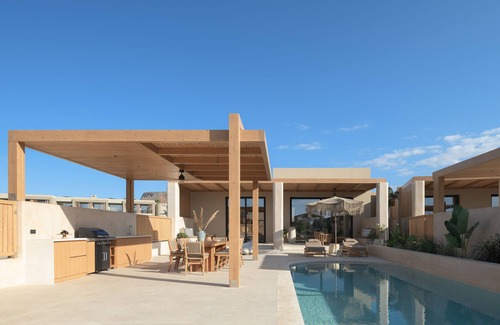 Karteros Villa | Cicada Thea Suite, Elegant Beach Living