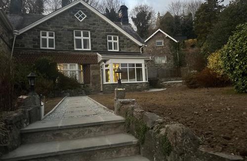 Dolgellau House | Cil-y-Coed
