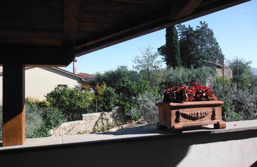 Montelibretti Apartment | Ciliegi in fiore tourist accommodation (view of the Tiber valley) near Rome