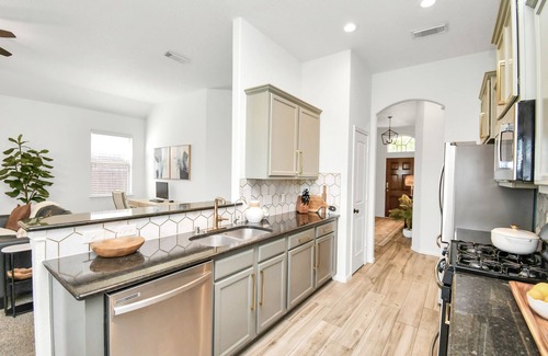 Katy House | Cinco Ranch Furnished 1 Story Home, King Beds, Walking Trail, Sleeps 6+