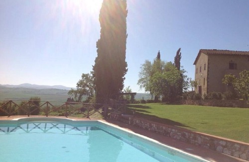 Bollano House | CIPRESSO APARTMENT in CASANOVA farmhouse on hills of Crete Senesi