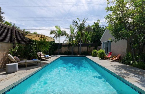 Mid-Wilshire House | CITRUS HOUSE WITH BIG POOL AND GARDEN