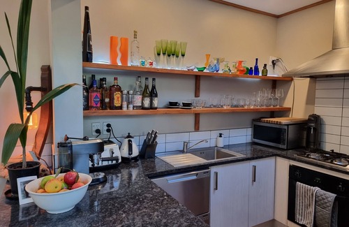 Wellington Cottage | City Bush Escape. Central location but very private.