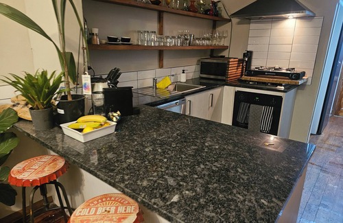 Wellington Cottage | City Bush Escape. Central location but very private.