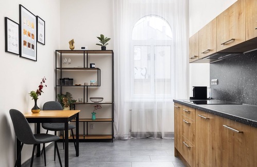 Palmovka Apartment | City Buzz Apartment - O2 Arena - Sleeps 6