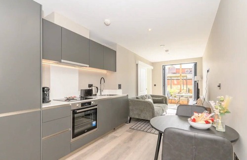 Holbeck Apartment | City Centre Deluxe with amazing Garden Terrace | Pass the Keys