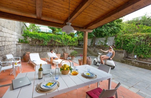 Sant'Agnello Villa | City centre house with swimming pool in Sorrento