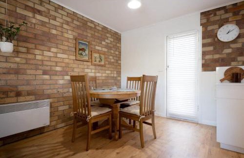 South Launceston Apartment | City Comfort: Near Hospital & City with Parking