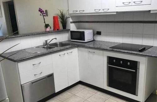 Perth Central Business District Apartment | City & lakeside with free parking, pool and 10 mins walk into the City