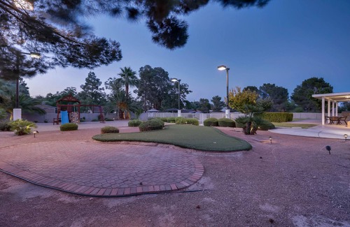 Las Vegas House | City Licensed Short Term Rental! 8 Bed, mins to Strip, Sleep 16+, Park 8+Cars&RV