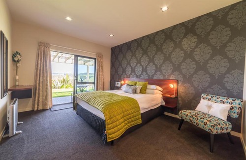 Rotorua Bed & Breakfast | City Lights Boutique Lodge