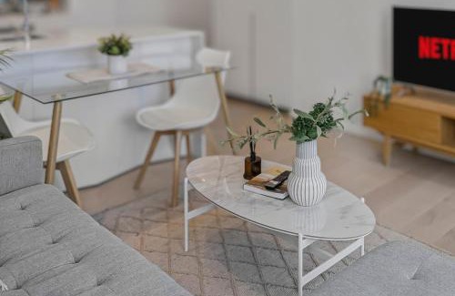 Southbank Apartment | City lights & Casino nights