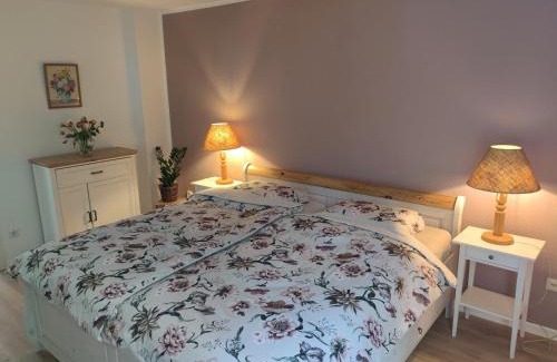 Suedstadt Apartment | City Nest - Große gemütliche Ferienwohnung mit Terrasse, zentral gelegen, für Paare, Familien und Hunde!