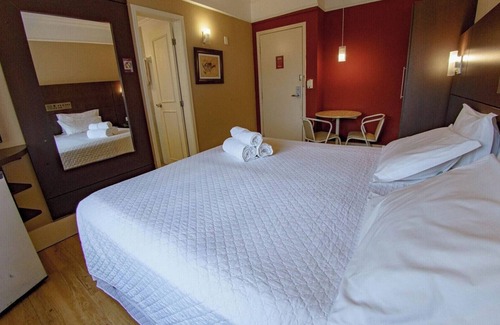 Republica Hotel | City Vibes & Comfort: 4 Spacious Rooms Near República Subway, Ideal for Friends