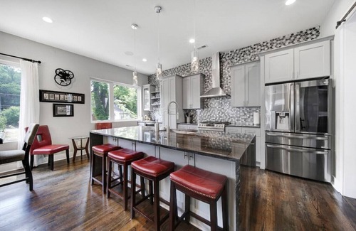 Third Ward House | City Views, Rooftop Hot Tub, Golf Sim, Walk to Stadiums