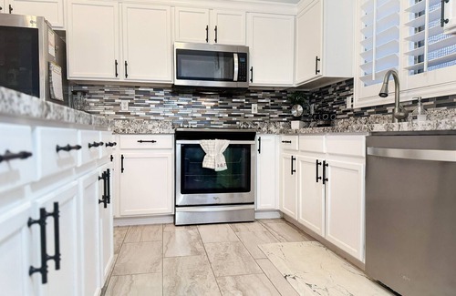 Gilbert House | Civic Centre: Resort Oasis>Open Kitchen>Priv Entry