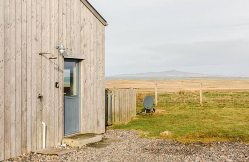 Isle of North Uist Cottage | CLACHAN LODGE, pet friendly, with a garden in Lochmaddy, North Uist
