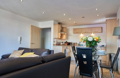 Newcastle-upon-Tyne Apartment | Clarence Court - Free Parking, W-Fi & Netflix