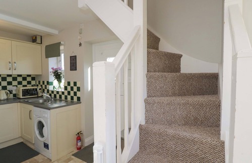 Teffont Evias Cottage | CLARENDON ANNEX, pet friendly, with pool in Teffont