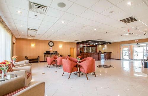 Elmhurst Hotel | Clarion Inn Elmhurst - Oak Brook near I-88, I-290, I-294
