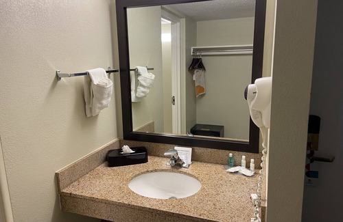 Halltown Hotel | Clarion Inn Harpers Ferry - Charles Town