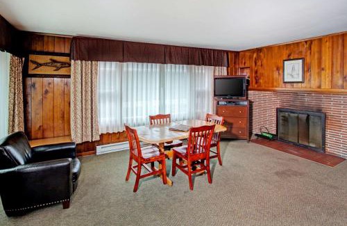 Lincoln Beach Hotel | Clarion Inn Surfrider Resort