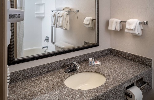 Beckley Hotel | Clarion Pointe Beckley