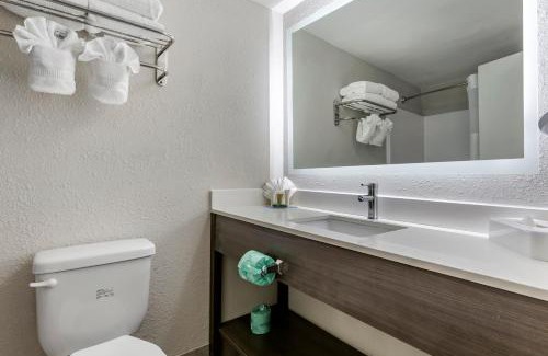 Northeast Raleigh Hotel | Clarion Pointe Raleigh Midtown