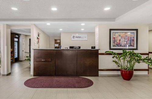 Staunton Hotel | Clarion Pointe Staunton East