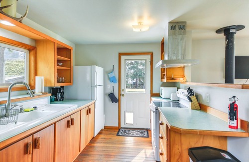Clark Fork House | Clark Fork Vacation Home w/Wood Stove Near Lake!