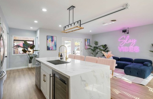 South of Conant House | Clark | heated pool&spa, 6 mi to beach, sleeps 8