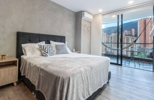 El Poblado Apartment | Class Suites 1504 · 2BR Stylish Apt 1AC, 5mins Provenza by HOUSY HOST