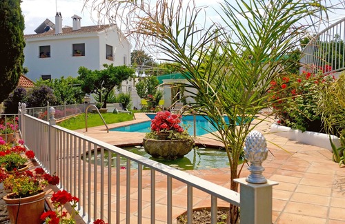 Orgiva Villa | CLASSIC ANDALUSIAN VILLA, SURROUNDED BY ORANGE TREES, FOUNTAINS. PRIVATE POOL.