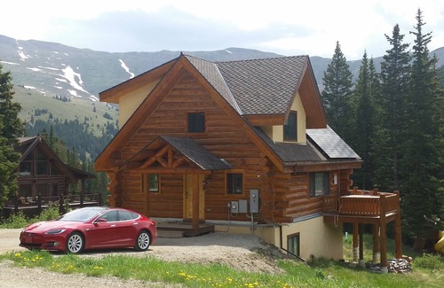 Quandary Village Cabin | Classic Breckenridge Cabin with Modern Amenities and Million Dollar Views