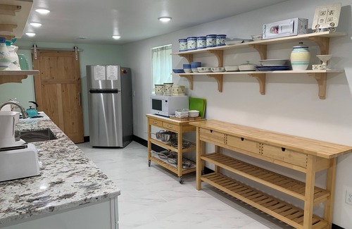 Cheyenne Apartment | Classic Charm B with Central AC, High Speed WiFi, Full Size Washer Dryer